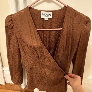 Rouje wrap top in silk, animal pattern.